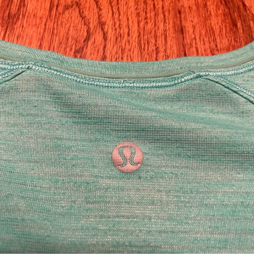 Lululemon short sleeve tee shirt top - Picture 9 of 11